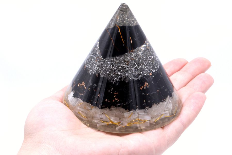 Orgonite Cono - Selenite e Tormalina Nera - 90mm