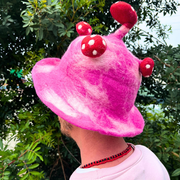 Cappelli a forma di fungo in feltro