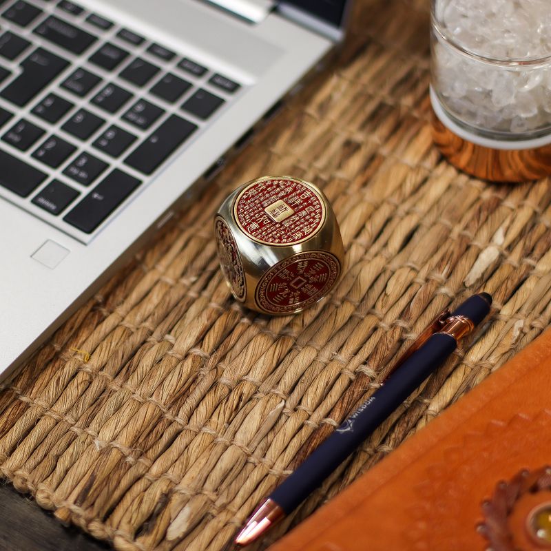 Feng Shui Fortuna – Cubo della Prosperità Rosso e Ottone – Piatto