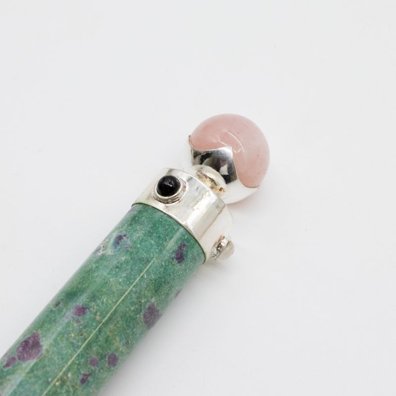 Bacchetta "Cuore Verdeggiante" 23cm - Rubino in Fuchsite e Quarzo Rosa