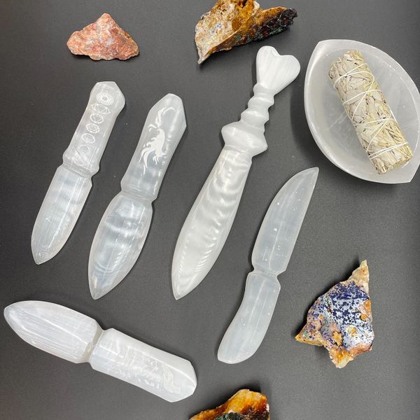 Coltelli Cerimoniali in Selenite