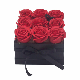 Bouquet di Fiori di Sapone - 9 Rose Rosse - Quadrato