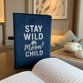 Taccuino in velluto – 80 pagine – Stay Wild Moon Child – Blu scuro