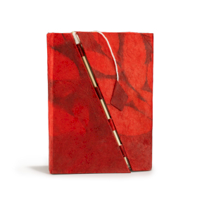 Taccuino in Carta Lokta Floreale Rosso (15x12 cm) – Chiusura in Bambù - 45 Pagine