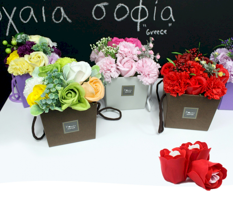 Rose e Bouquet di Sapone - AWGifts Italia - il tuo grossista di articoli da  regalo che parla Italiano