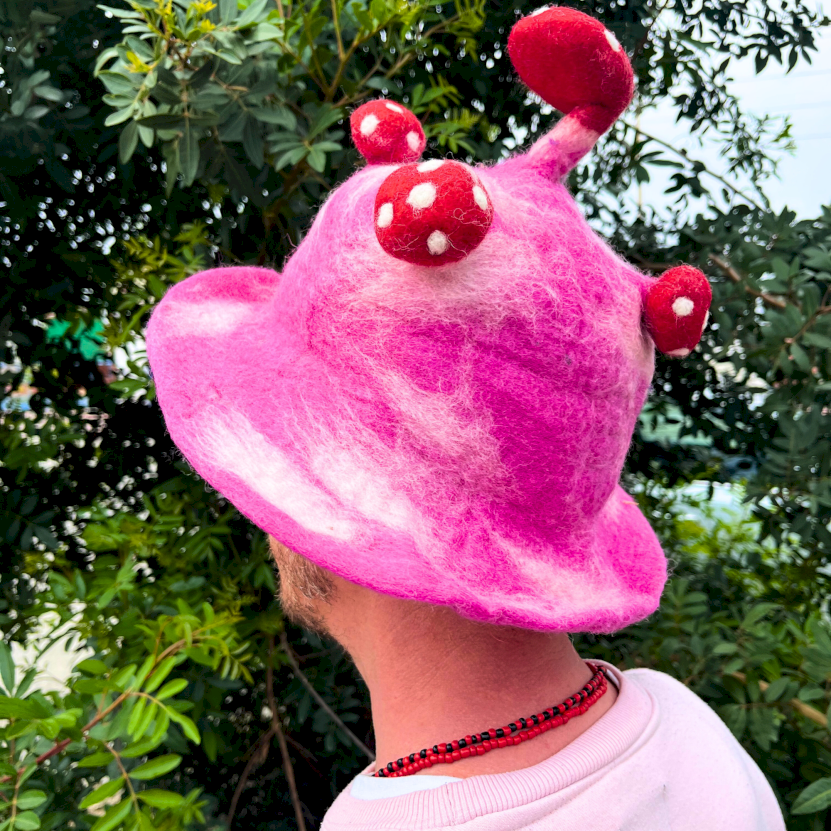Grossista B2B di cappelli a forma di fungo in feltro