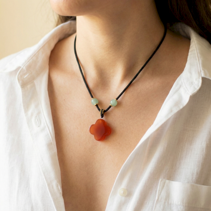 Grossista B2B di Collane con Cordino e Pendenti Semipreziosi