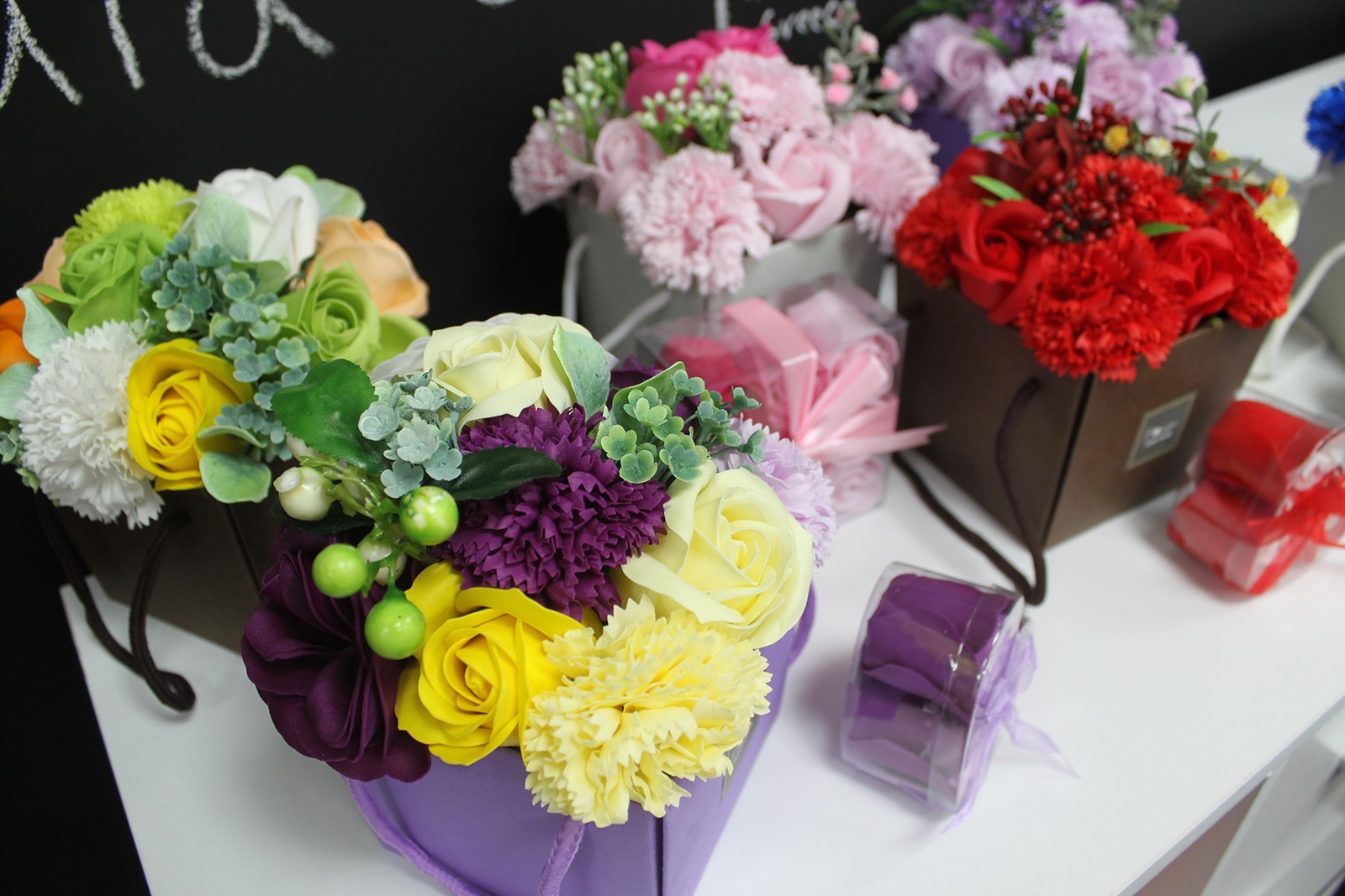 Fiore di Sapone Profumato, Bouquet di Fiori di Sapone con Cestino